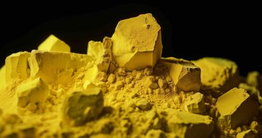 Yellow cake powder