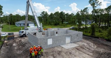 The Hadrian X robotic brick layer on site in the US