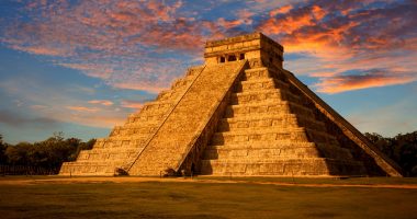 Image of a Mayan temple in Mexico