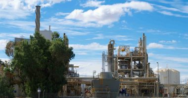 Kwinana refinery including scrubber