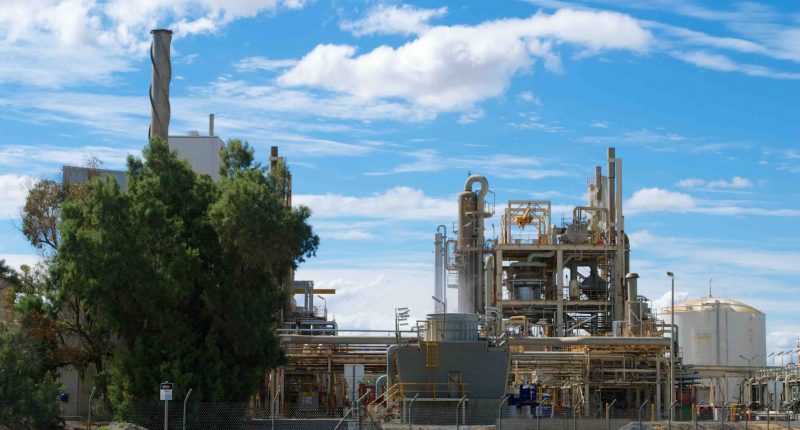 Kwinana refinery including scrubber