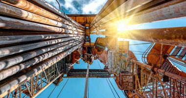 Drill rig viewed from worm's eye view