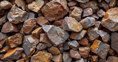 Image of a pile of bauxite rocks