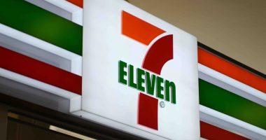 7-Eleven signage