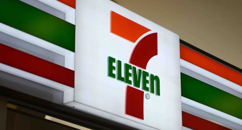 7-Eleven signage