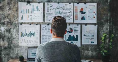 Man sits before earnings reports going crazy