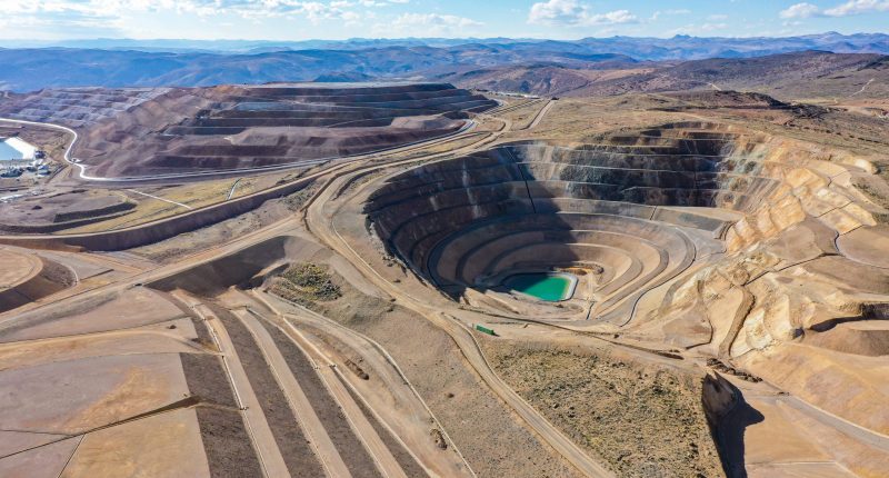 Open pit mine leaching pad