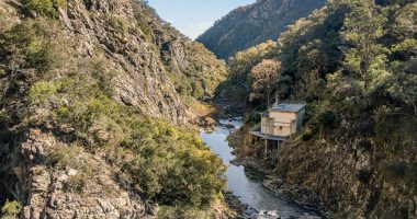 A creek running through Armidale's mountainous Oaky Creek region.